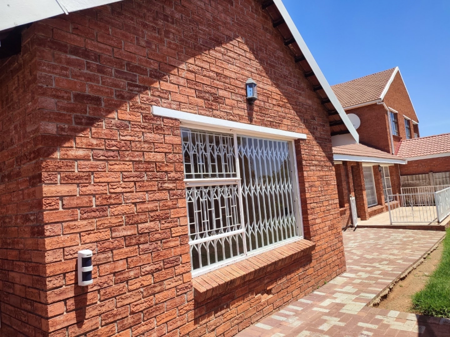 4 Bedroom Property for Sale in Fleurdal Free State